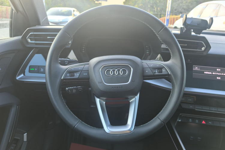 奥迪A3 2025款 A3L Limousine 35TFSI 飞驰尊享型中控内饰7007