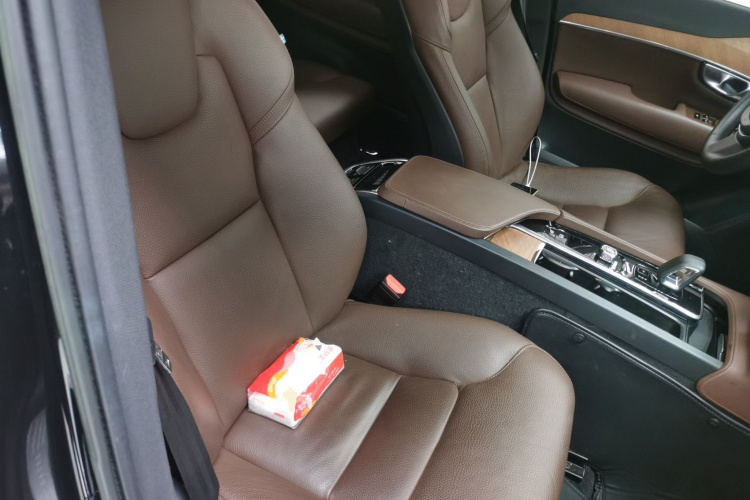 沃尔沃XC90 2023款 B6 智逸豪华版 7座局部细节41