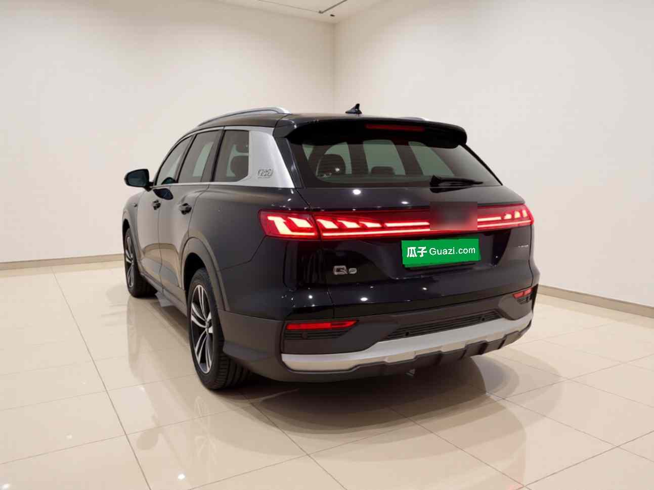 奥迪Q6 2025款 40 TFSI quattro 纪念版 羽林套装 7座(3)