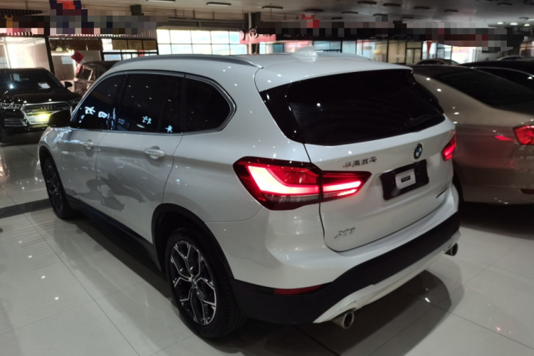 宝马X1 2021款 改款 sDrive25Li 领先型车身外观4