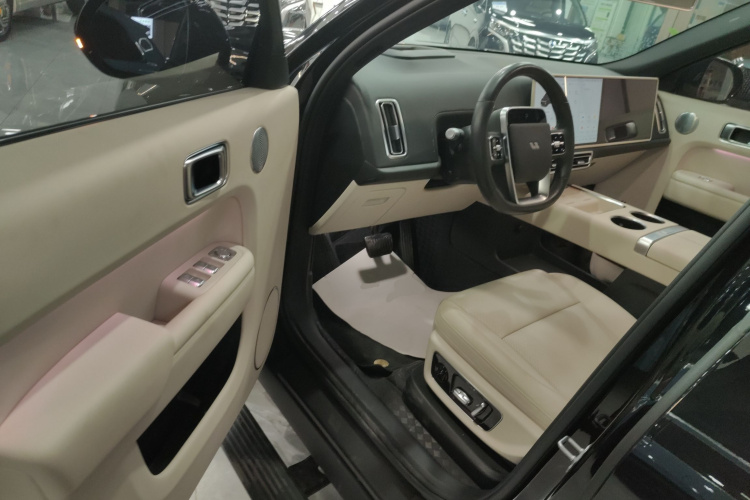 理想汽车 理想L9 2024款 Ultra中控内饰20