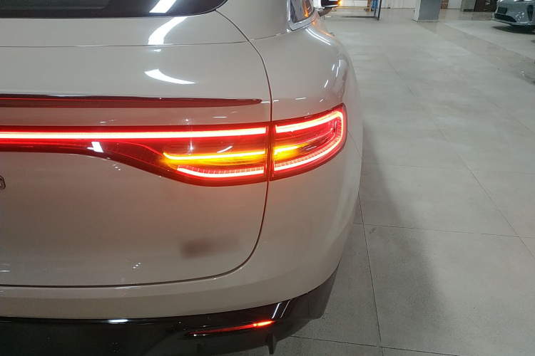 鸿蒙智行 智界S7 2025款 705km Pro车身外观6006