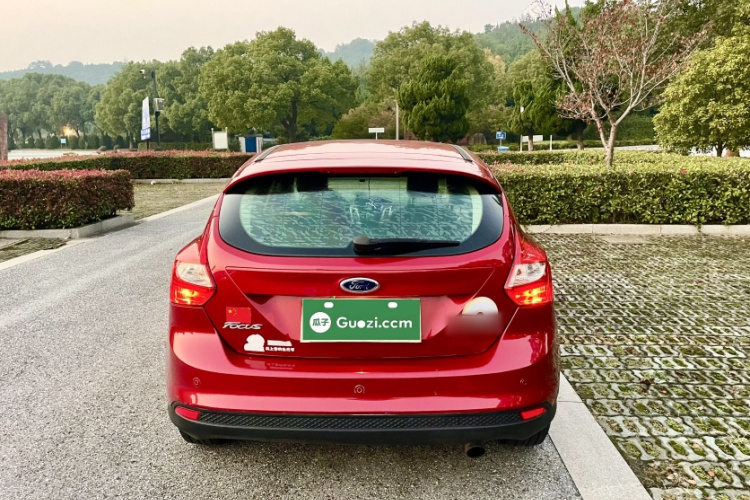 福特 福克斯 2012款 两厢 1.6L 自动风尚型车身外观6002