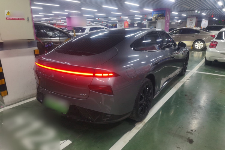 小鹏P7 2022款 586G车身外观7