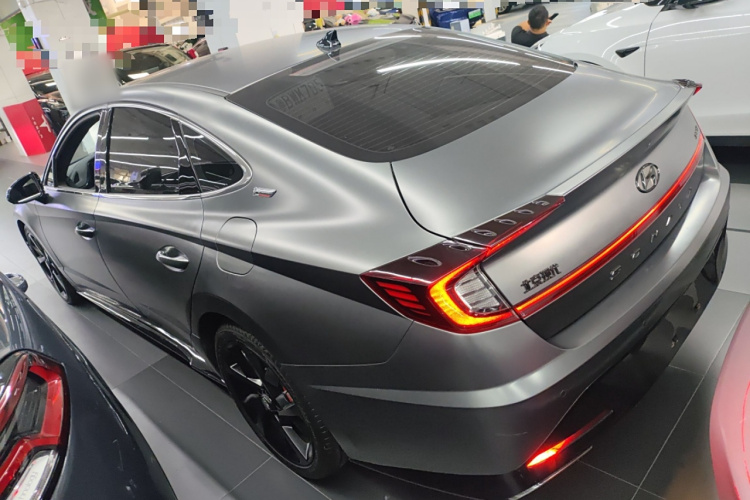 现代 索纳塔 2022款 380TGDi 自动20周年纪念款车身外观4