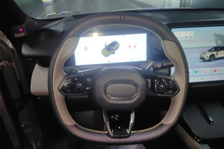 领克08 EM-P 2025款 120km 长续航Halo中控内饰13