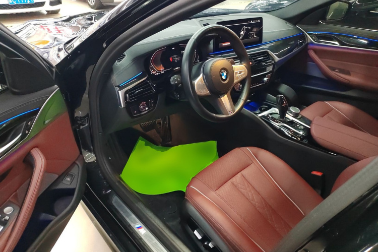 宝马5系 2022款 改款二 525Li M运动套装中控内饰20