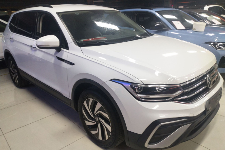 大众 途观L 2023款 330TSI 自动两驱舒享版车身外观3