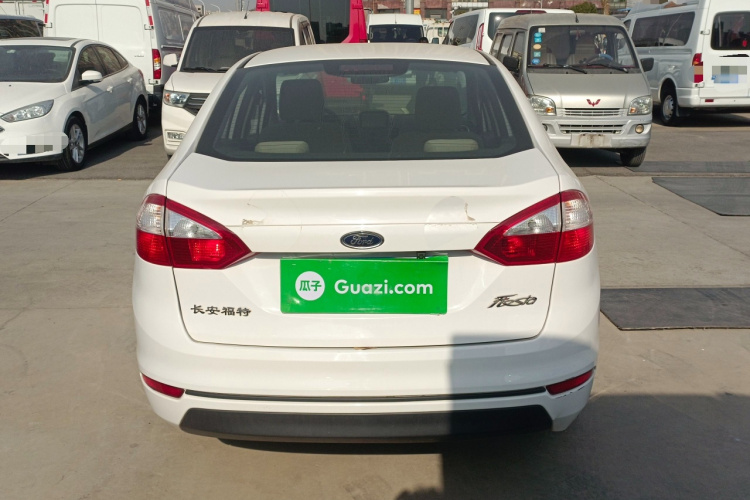 福特 嘉年华 2013款 三厢 1.5L 自动时尚型车身外观6