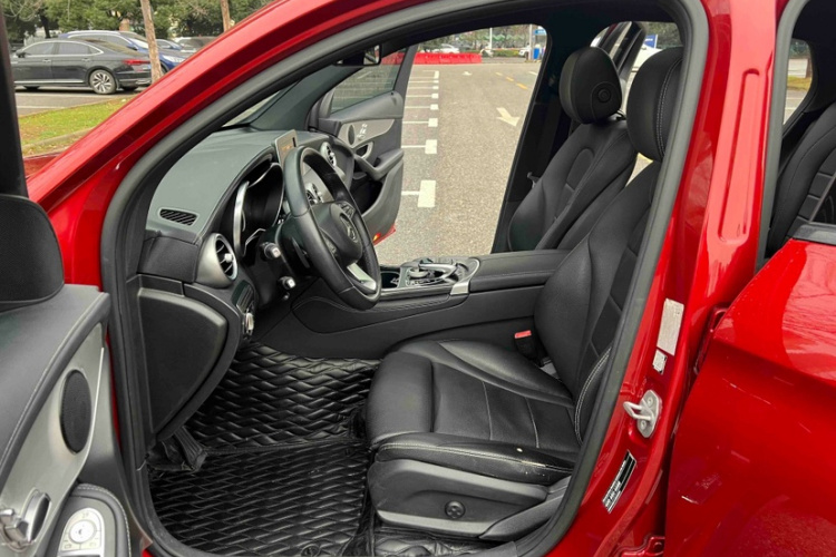 奔驰GLC轿跑 2017款 GLC 200 4MATIC 轿跑SUV中控内饰7012