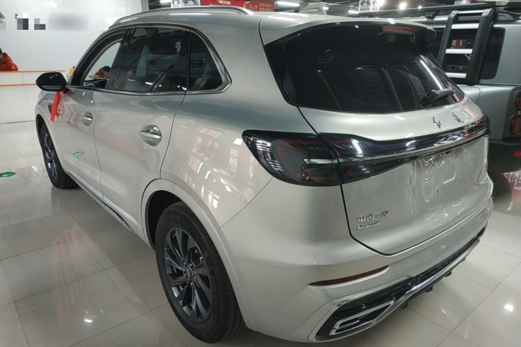 红旗HS5 2023款 2.0T 旗享Pro版车身外观4