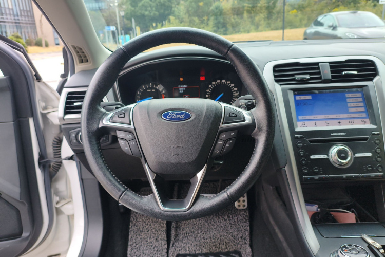 福特 蒙迪欧 2017款 EcoBoost 180 时尚型中控内饰13