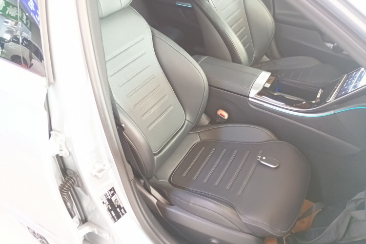 奔驰C级 2022款 改款 C 260 L 运动版局部细节41