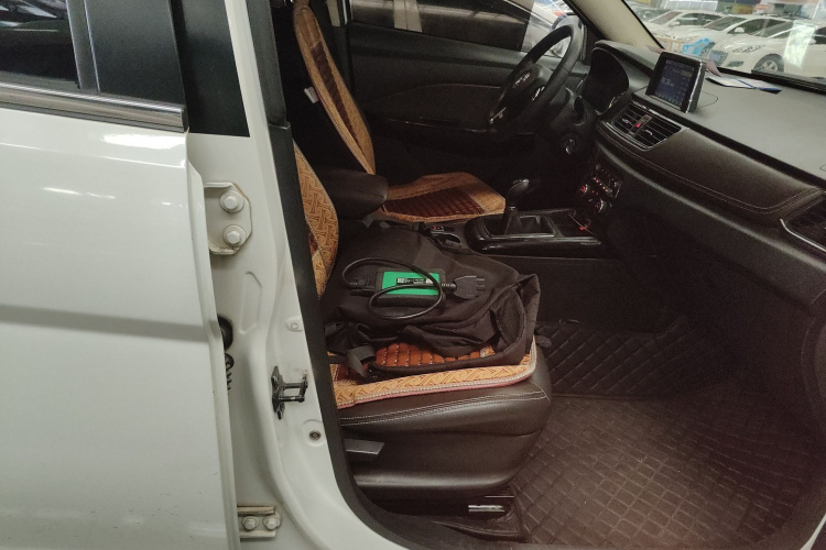 东风风光 风光370 2018款 S370 1.5L 手动豪华型 5座局部细节41