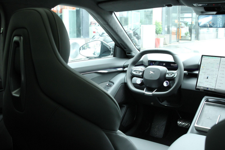 小鹏P7 2025款 750 四驱高性能 Ultra中控内饰7013