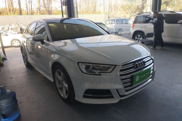 奥迪A3 2018款 30周年年型 Sportback 35 TFSI 时尚型车身外观3