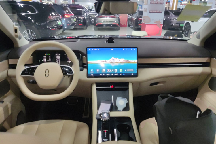 鸿蒙智行 问界M7 2024款 1.5T 智驾后驱Pro版 5座中控内饰12