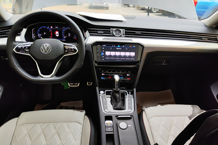 大众 迈腾 2023款 200万辆纪念版 380TSI DSG旗舰型中控内饰7002