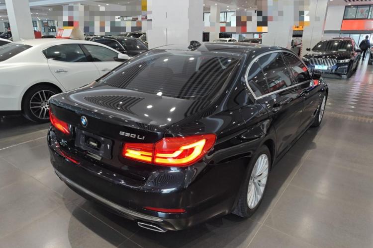 宝马5系 2018款 530Li xDrive 豪华套装车身外观7