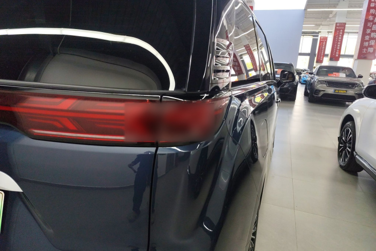 腾势D9 2022款 DM-i 970 四驱旗舰型车身外观9