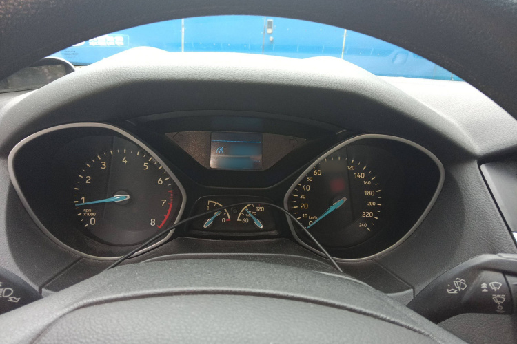 福特 福克斯 2015款 三厢 1.6L 手动舒适型局部细节14