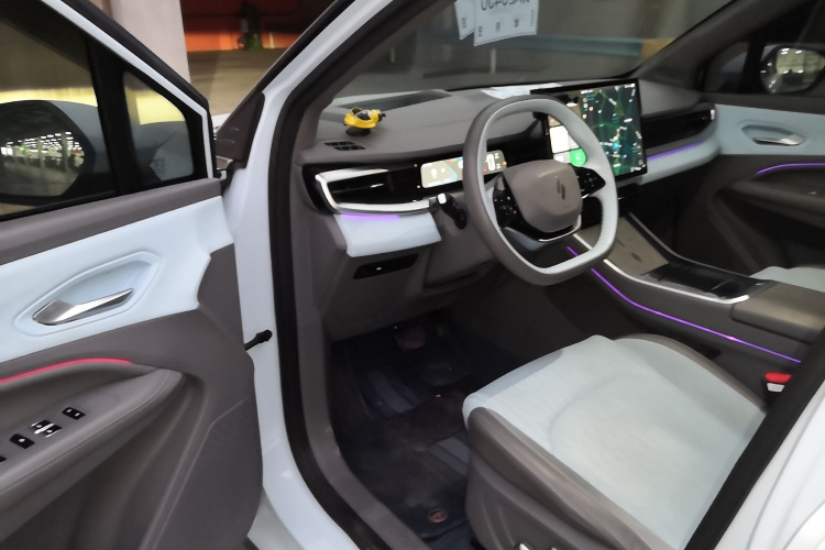 睿蓝汽车 睿蓝7 2023款 605km 猎光中控内饰7003