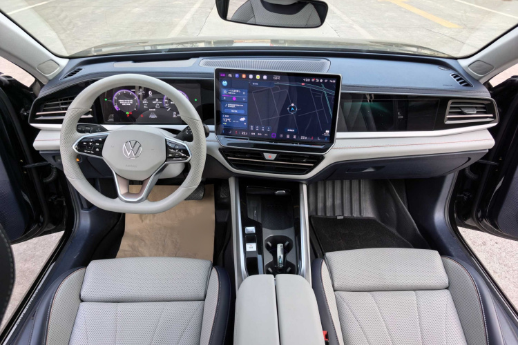 大众 帕萨特 2025款 Pro 380TSI 星空龙运版中控内饰7001