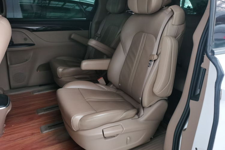 别克GL8 2018款 ES 28T 尊享型 国VI中控内饰7004