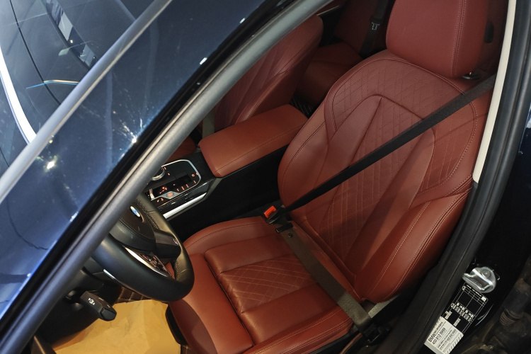 宝马3系 2023款 325Li M运动套装中控内饰19