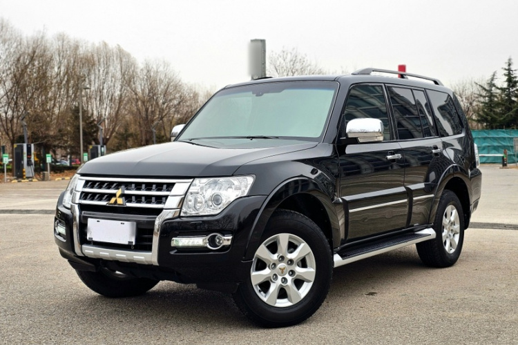 三菱 帕杰罗(进口) 2016款 3.0L 自动尊贵版 国V车身外观6003