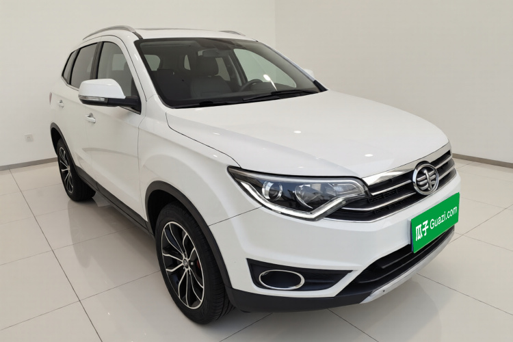 一汽 森雅R7 2017款 1.6L 手动豪华型车身外观3