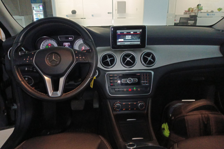 奔驰GLA 2015款 GLA 200 时尚型中控内饰7002