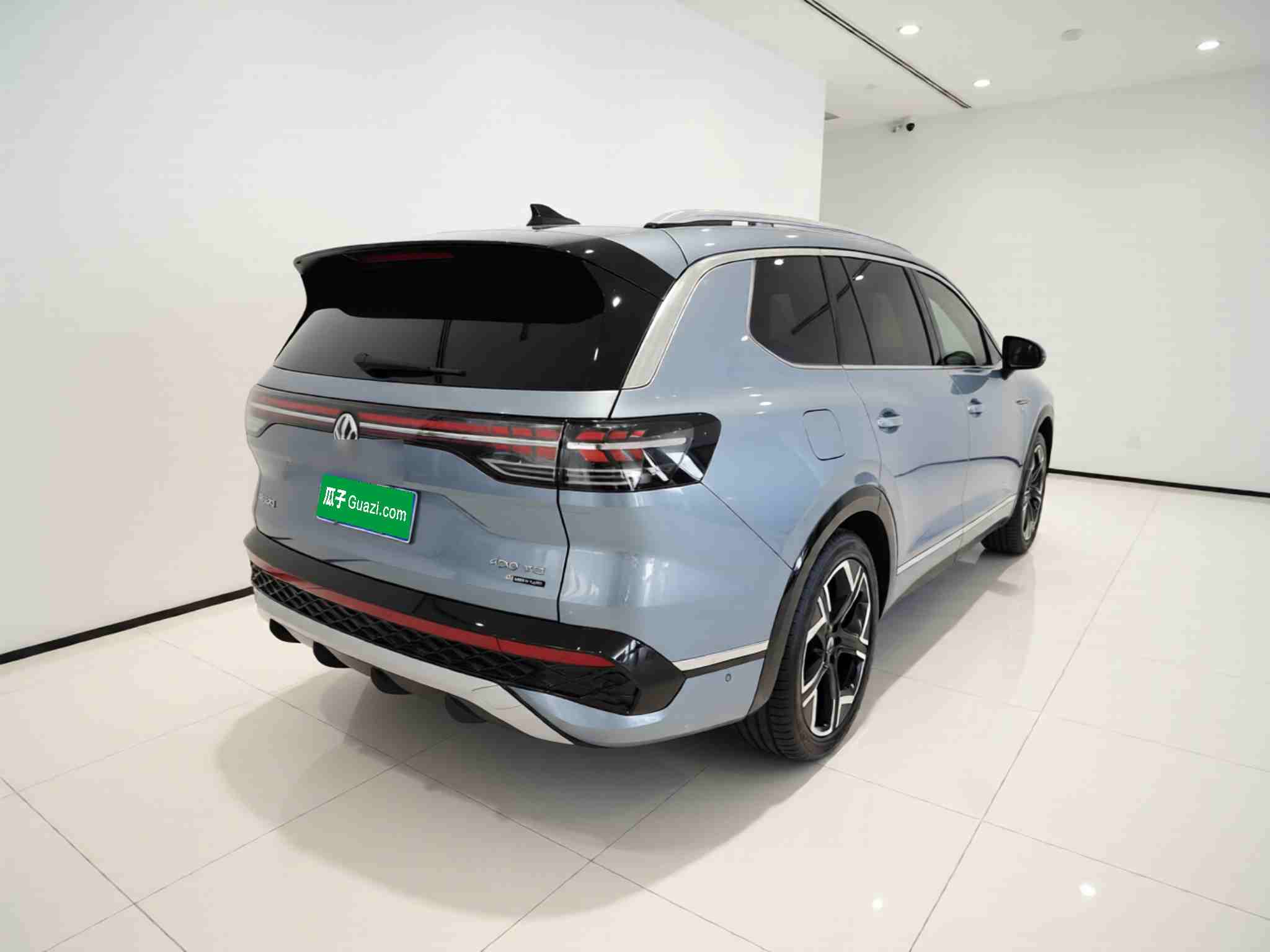 车辆右后45度外观展示
