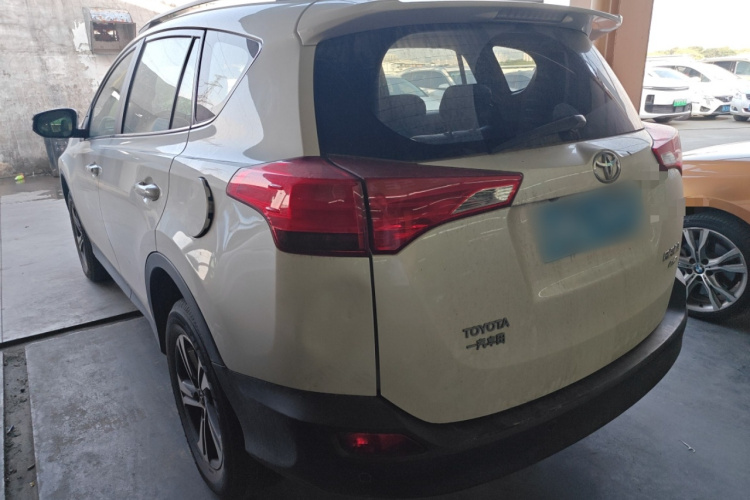 丰田 RAV4荣放 2015款 2.0L CVT两驱风尚版车身外观4