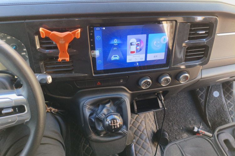 江铃福顺 2023款 2.0T 手动短轴低顶商运型多功能乘用车6座 双开尾门局部细节16