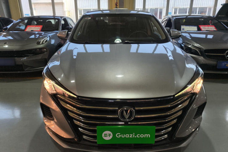 长安 逸动 2020款 PLUS 1.6L GDI 手动精英型车身外观2