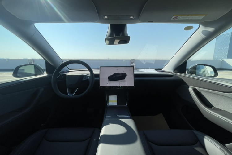 特斯拉 Model Y 2025款 后轮驱动版中控内饰7002