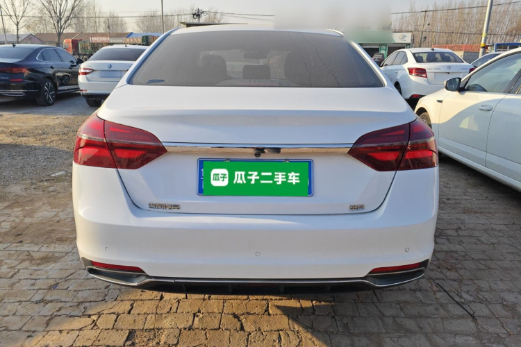 吉利汽车 帝豪 2019款 领军版 1.5L 手动向上亚运版 国VI车身外观6