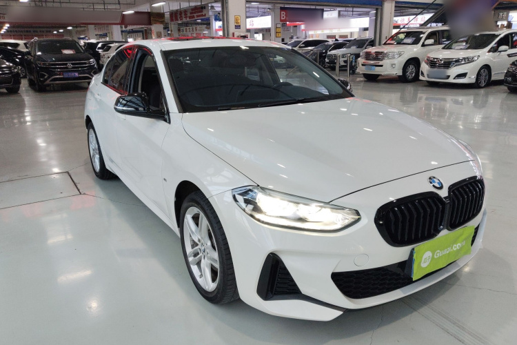 宝马1系 2022款 120i M运动曜夜版车身外观3