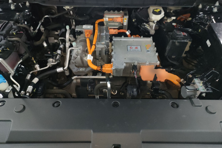 红旗E-QM5 2022款 431km 充电乐享版机舱底盘24