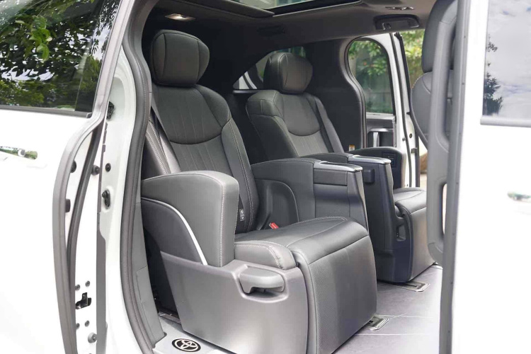 丰田 赛那SIENNA 2024款 2.5L混动 至尊版中控内饰7009