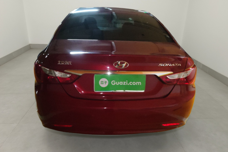 现代 索纳塔 2011款 2.0L 自动领先版车身外观6