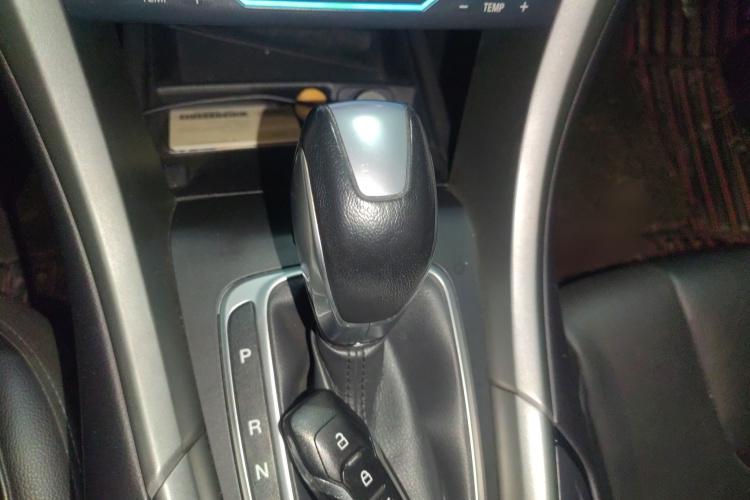 福特 蒙迪欧 2013款 2.0L GTDi240豪华运动型局部细节18