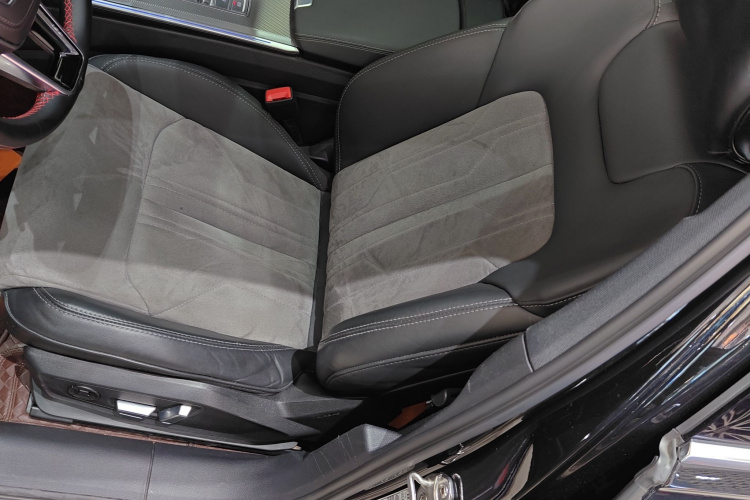 奥迪A6L 2023款 40 TFSI 豪华动感型中控内饰19