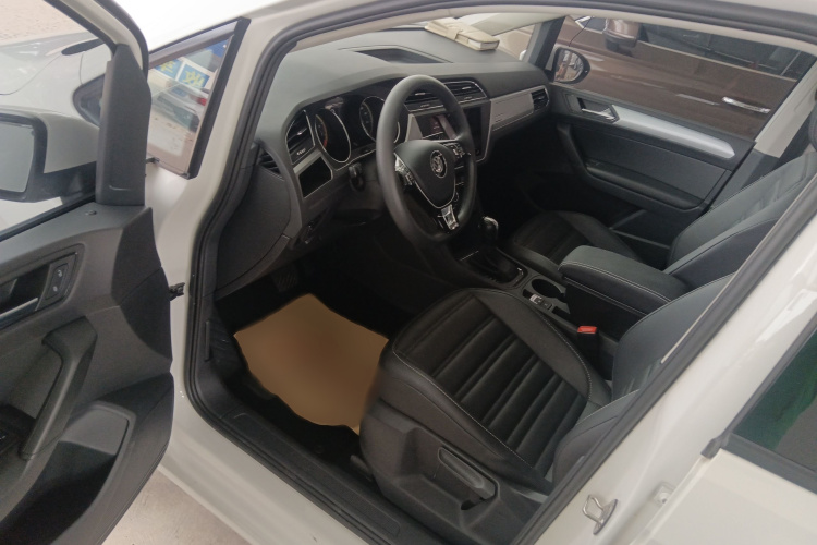 大众 2021款 途安L 280TSI DSG风尚版 7座中控内饰7003