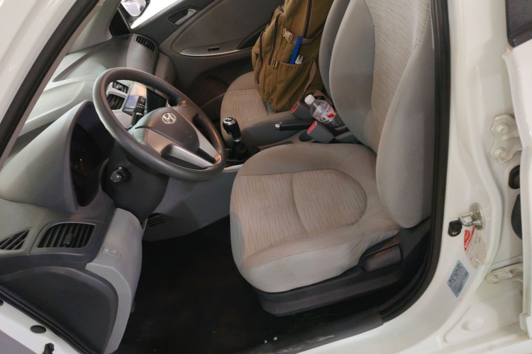 现代 瑞纳 2016款 1.4L 手动智能型GLS局部细节19