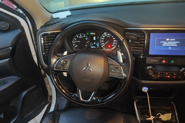 三菱 欧蓝德 2018款 2.4L 四驱豪华版 7座中控内饰13