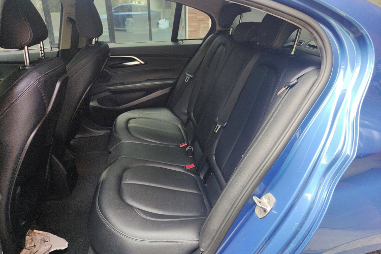 宝马1系 2020款 120i M运动套装中控内饰21