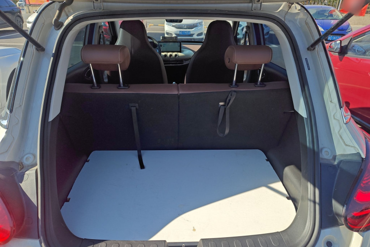 五菱汽车 五菱缤果 2023款 203km 舒享款机舱底盘23