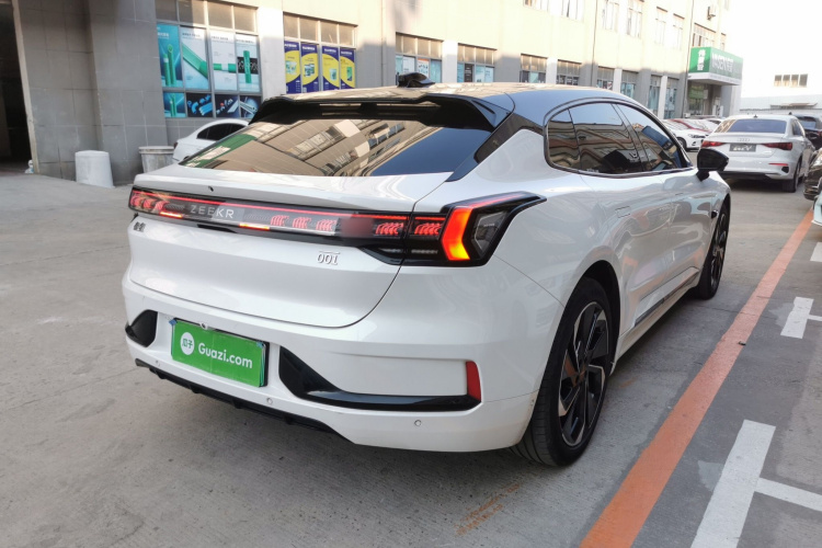 极氪001 2022款 超长续航双电机 YOU版车身外观6005